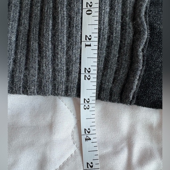 Maison Margiela Oversized Ribbed Turtleneck Sweater - Picture 11 of 11